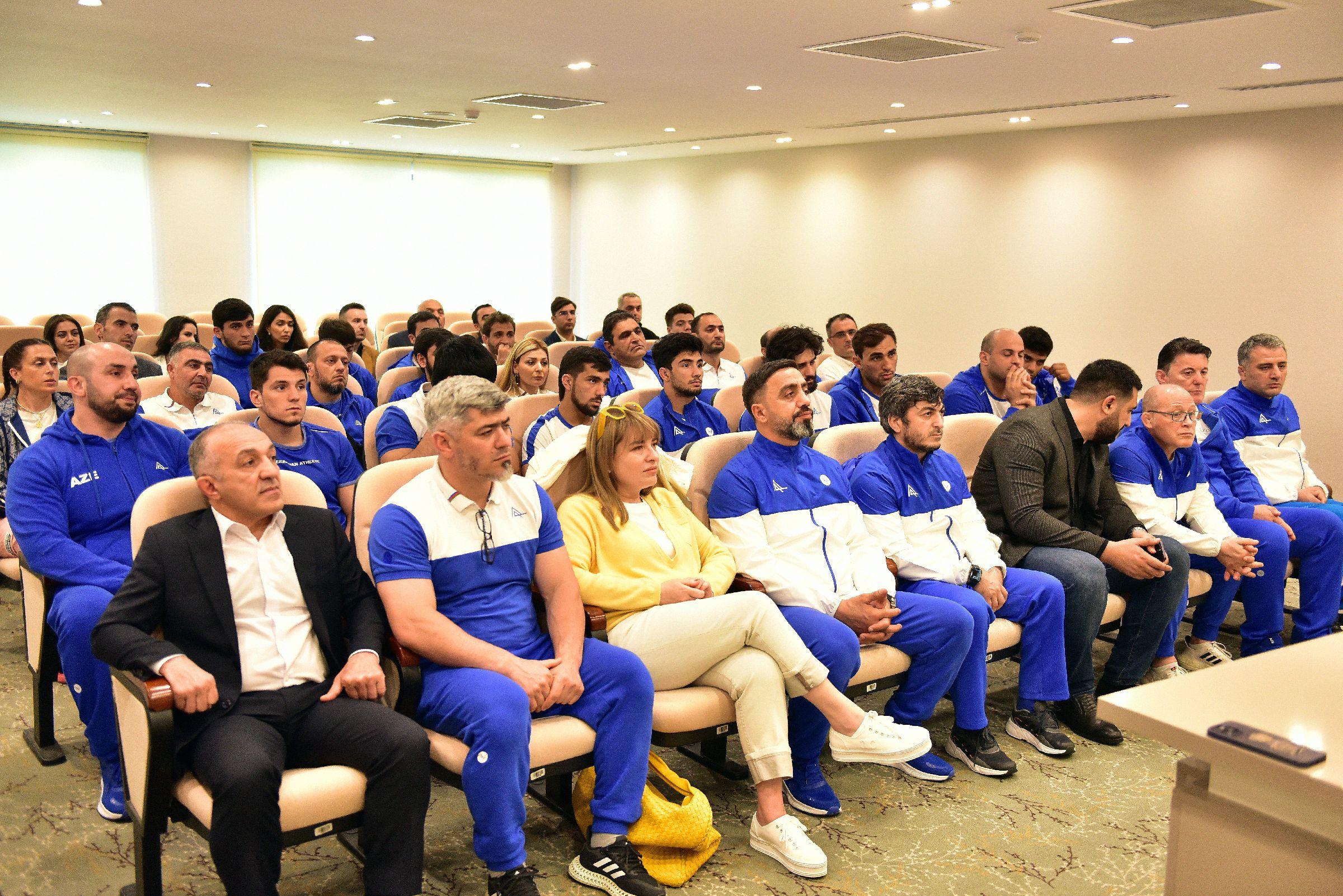 Dünya çempionları ilə görüş olub